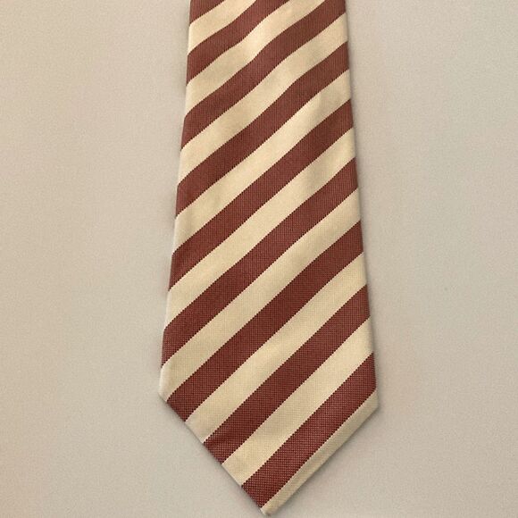 Ermenegildo Zegna Diagonal Stripe Woven Silk Necktie. Red/cream. - Picture 1 of 8